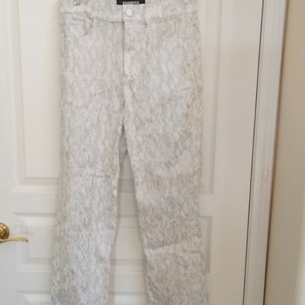 Express High-Rise Jeans in Light Gray Lace Print